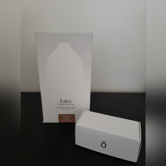 SEALED UNOPENED Laluz Essential Oil Diffuser and Set of 10 Essential Oils - Picture 3 of 7